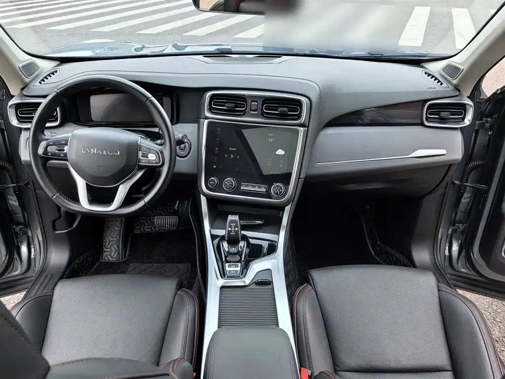 Lynk & Co 01 2019 2.0T 2WD Shine Pro Version China VI фото 12