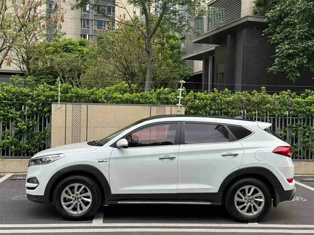 Hyundai Tucson 2015 1.6T Dual Clutch 2WD Smart фото 2