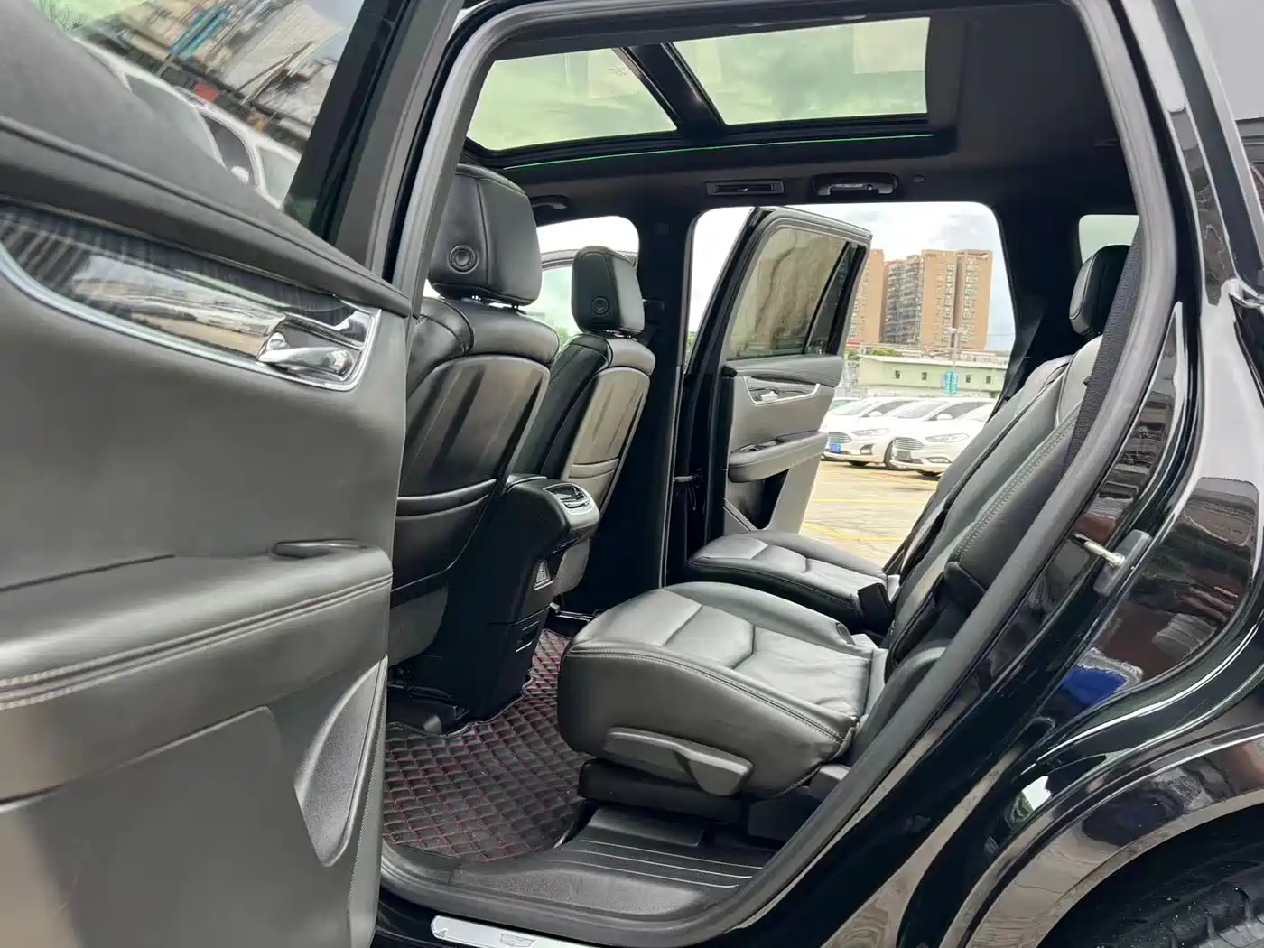 Photo 6 - Cadillac XT6