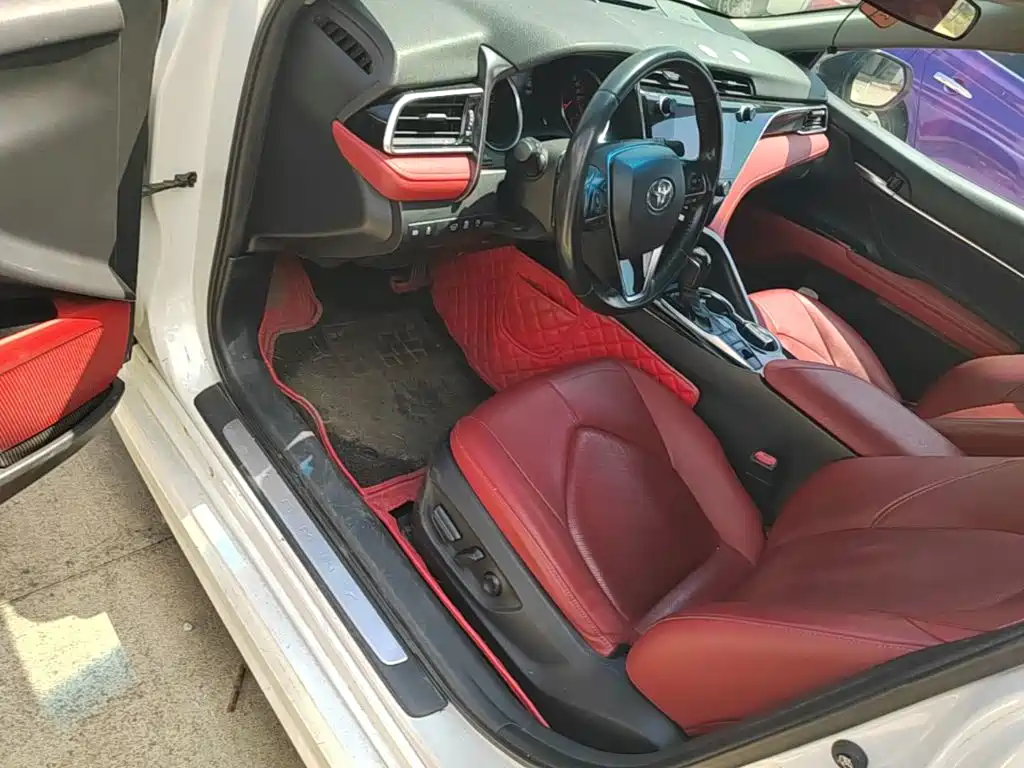 Photo 16 - Toyota Camry