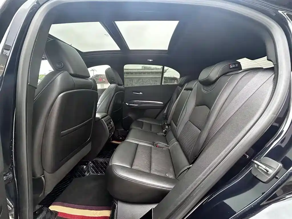 CADILLAC XT4
