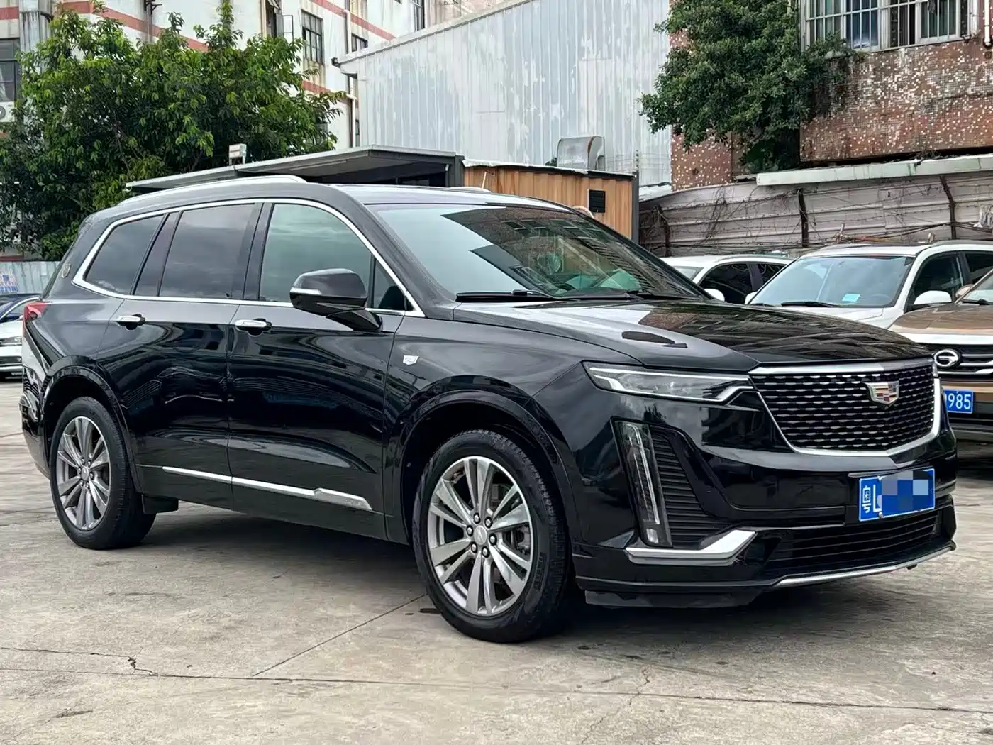 Photo 3 - Cadillac XT6