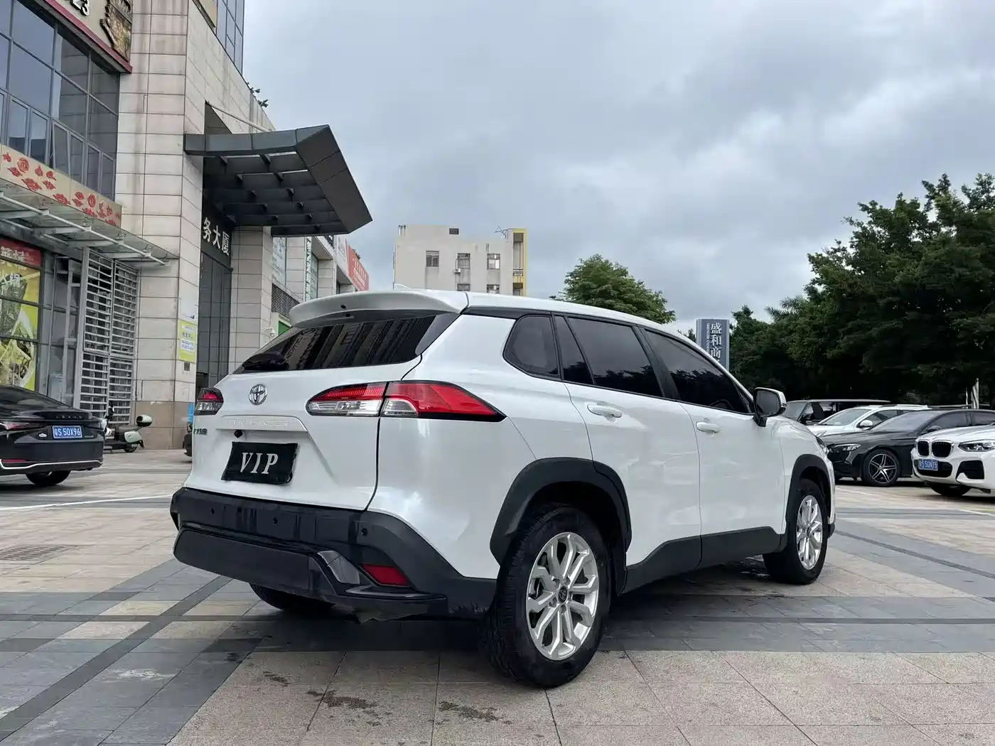 Toyota Frontlander 2023 2.0L CVT Elite Edition фото 8