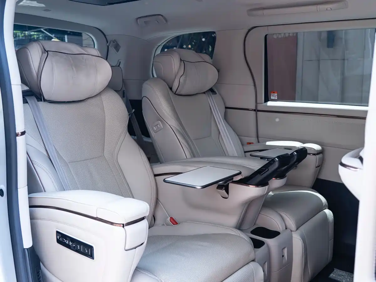 Lexus LM 2023 500h 6-Seater Prestige Edition фото 18