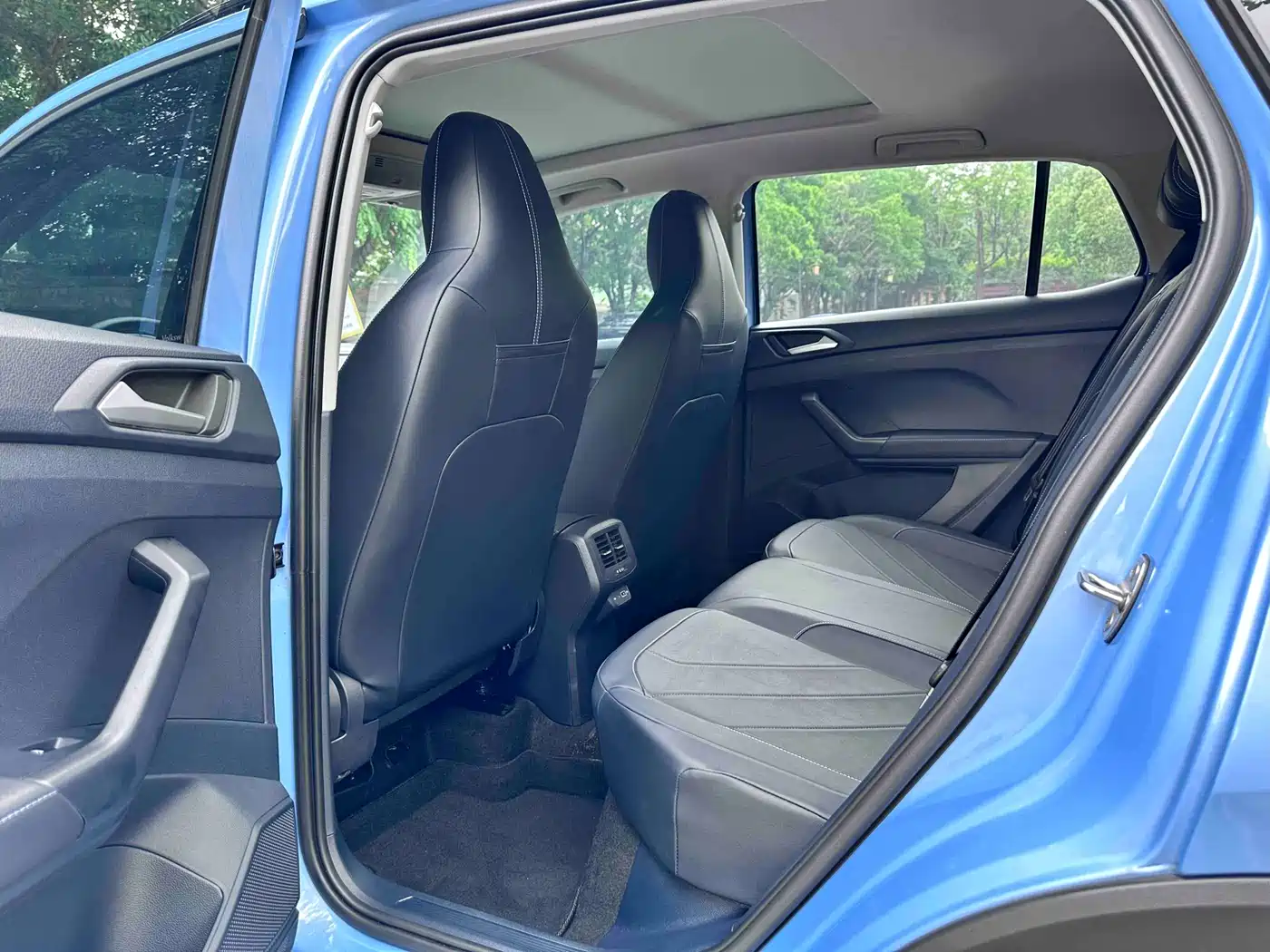 Volkswagen Tharu 2025 New Edge 300TSI Enjoyment Edition фото 5