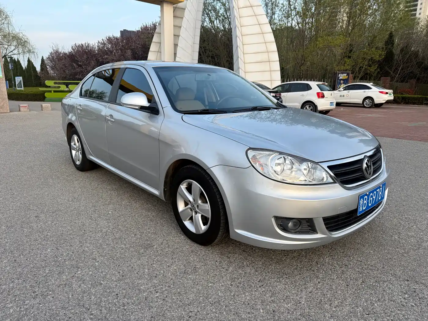 Volkswagen Lavida 2013 1.6L Manual Trend Edition фото 3