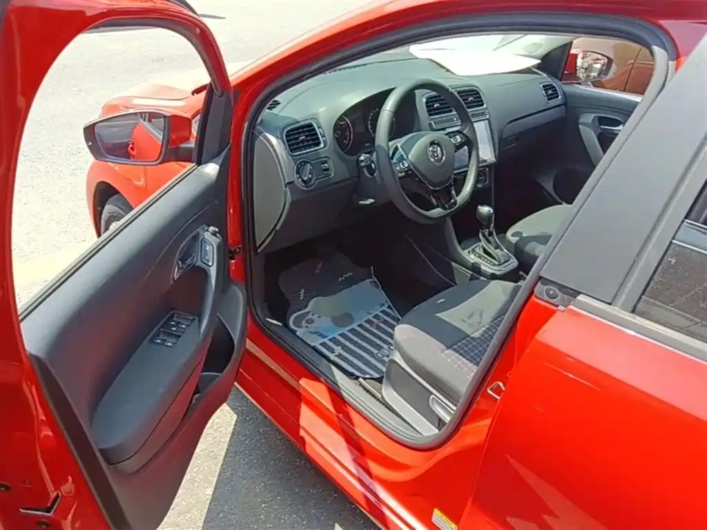 Volkswagen Polo 2016 1.6L Automatic Comfort фото 16