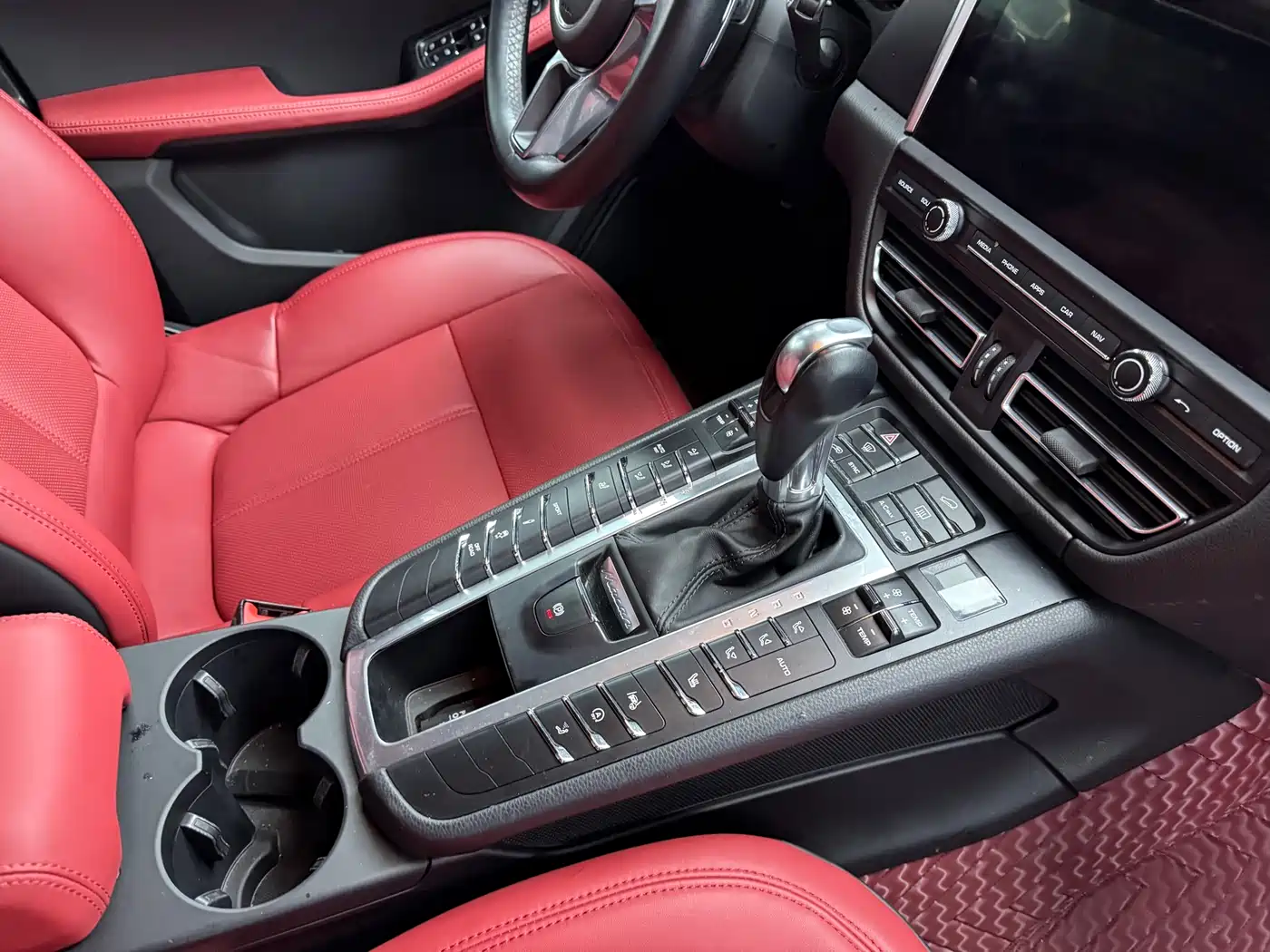 Porsche Macan 2018 Macan 2.0T фото 18