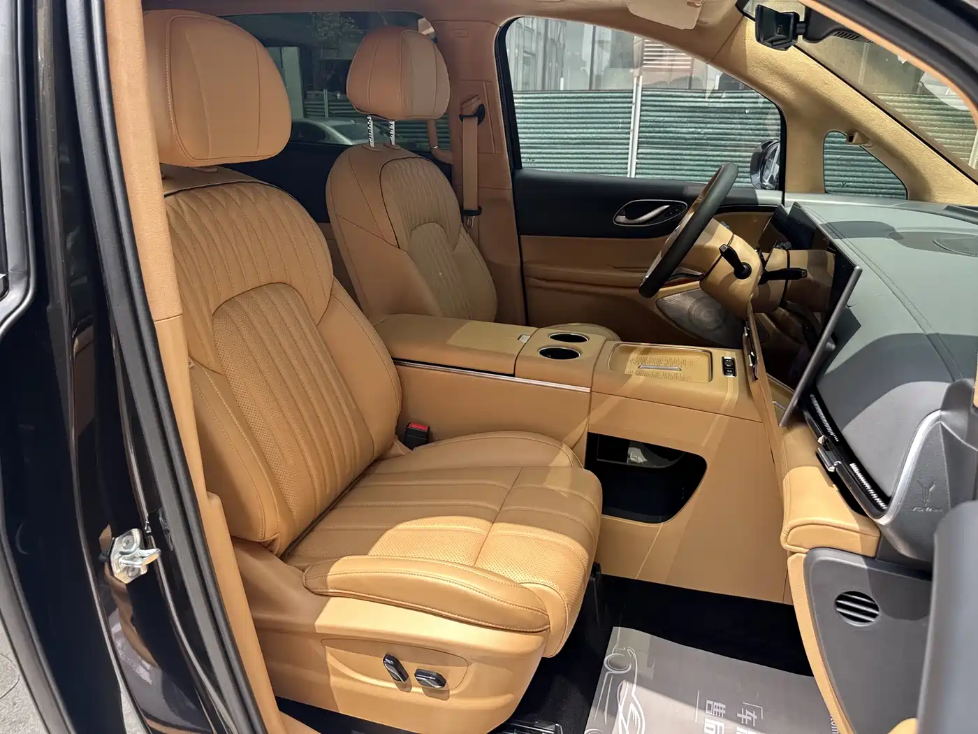 Voyah Auto Voyah Dreamer 2025 PHEV AWD Flagship Kunpeng Edition фото 22