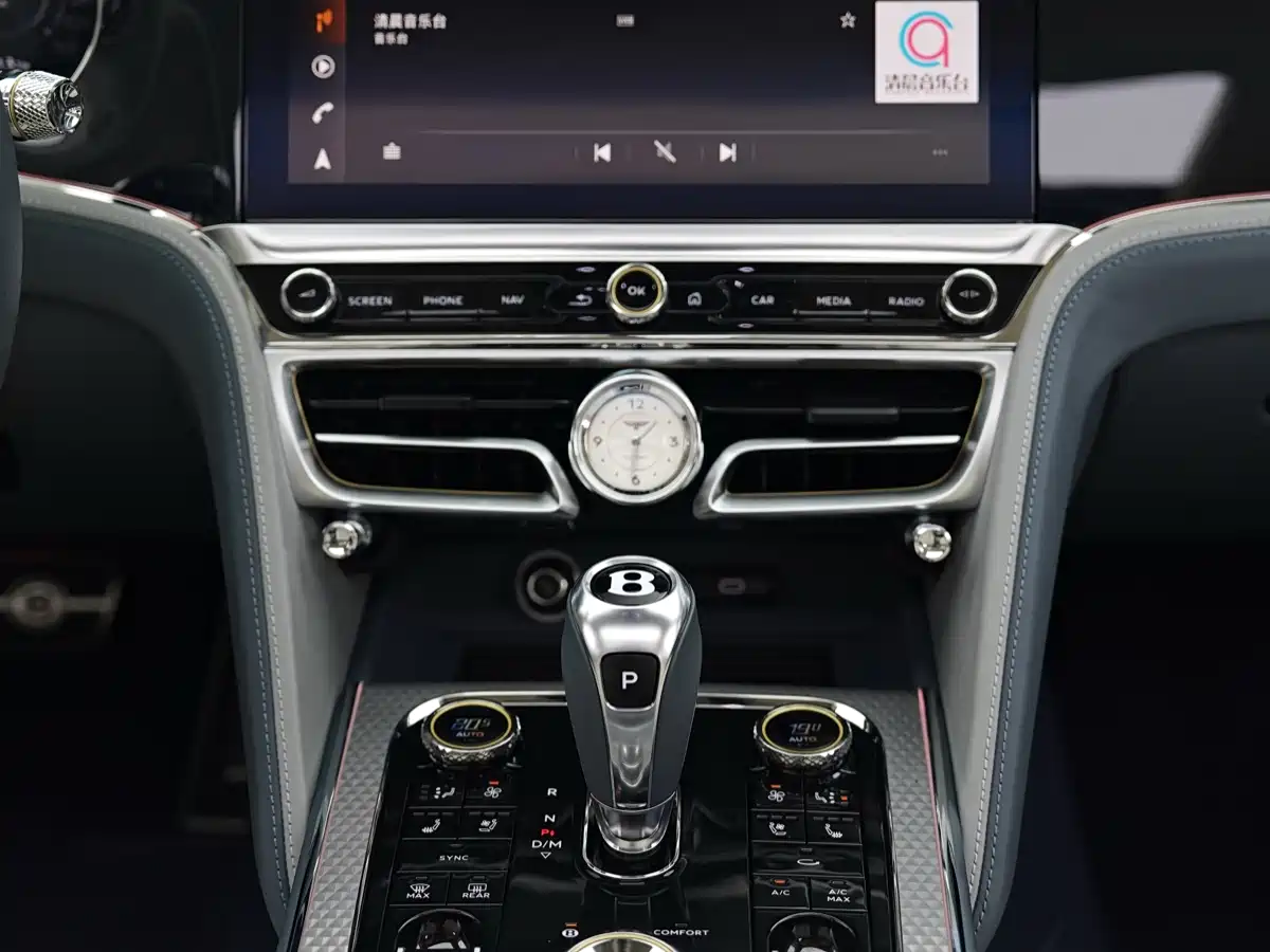 Bentley Flying Spur Plug-in Hybrid 2025 Model Year 4.0T V8 Mulliner фото 14