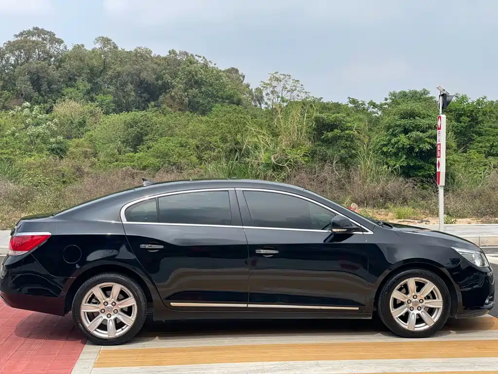 Фото 13 - Buick LaCrosse