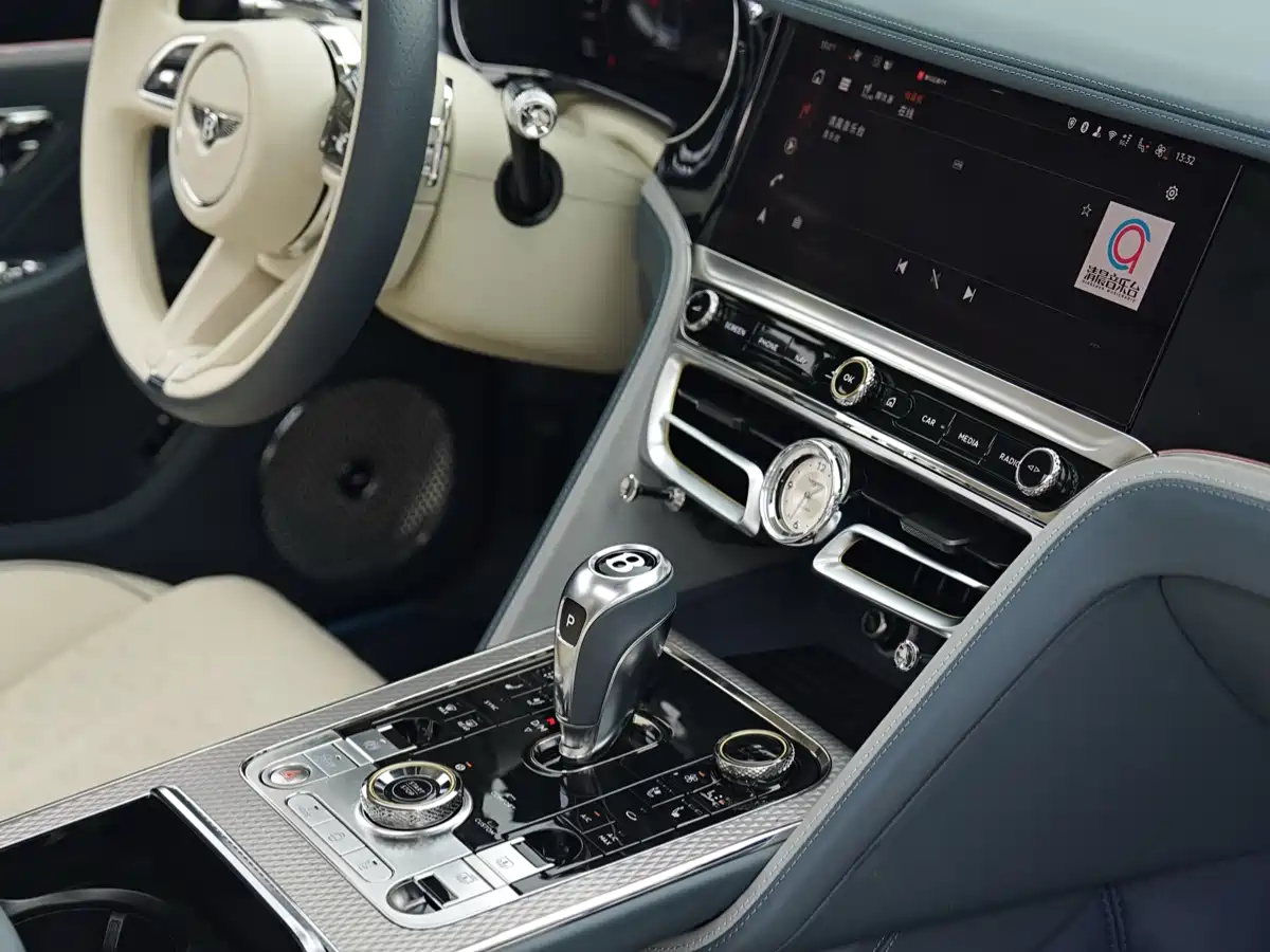 Bentley Flying Spur Plug-in Hybrid 2025 Model Year 4.0T V8 Mulliner фото 18