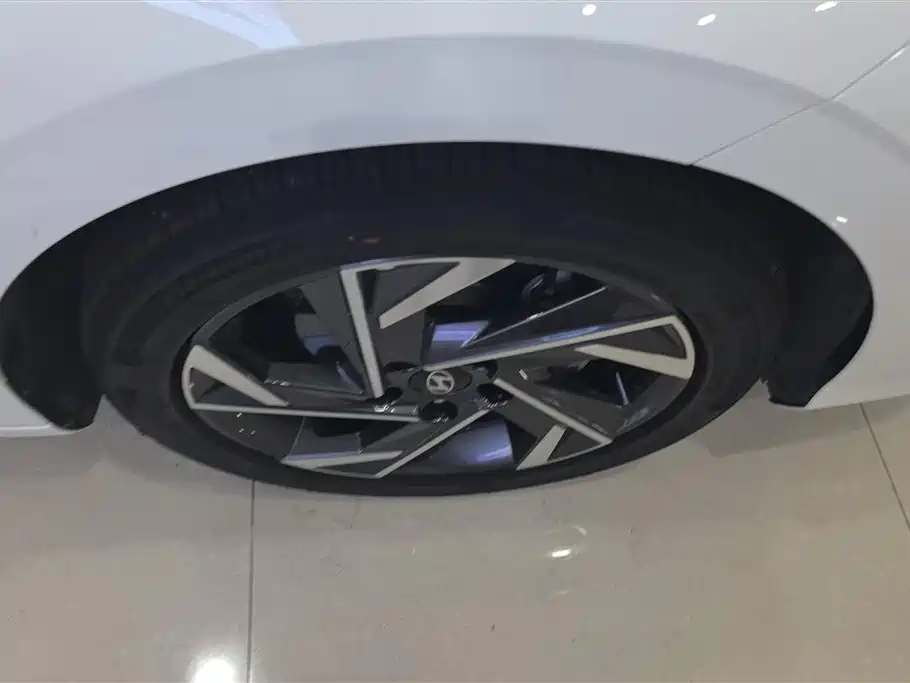 Hyundai Elantra 2023 1.5L CVT GLX Elite Edition фото 6