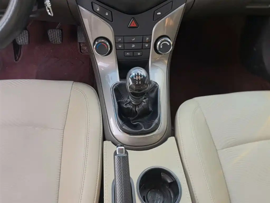 Chevrolet Cruze 2015 1.5L Classic SE MT фото 14
