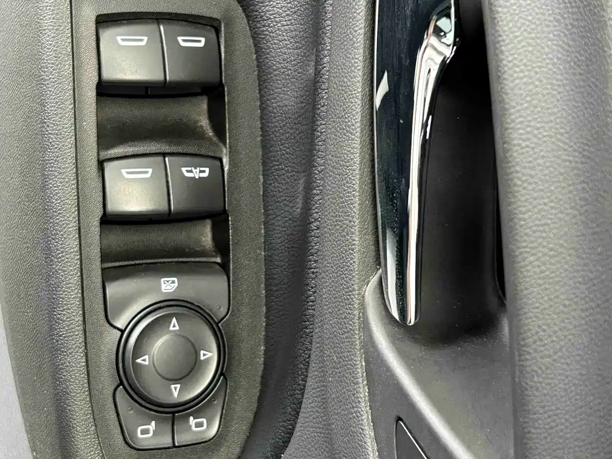 Chevrolet Equinox 2018 535T Automatic Frontier Edition фото 11