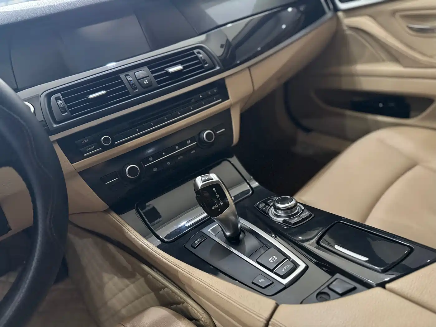 BMW 5 Series 2012 520Li Elegance фото 9