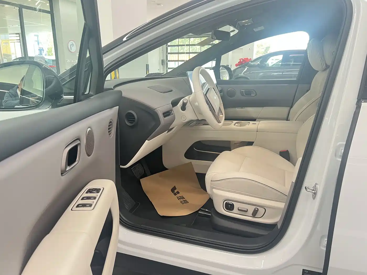 Li Auto i6 2026 2025 2WD Base Model
