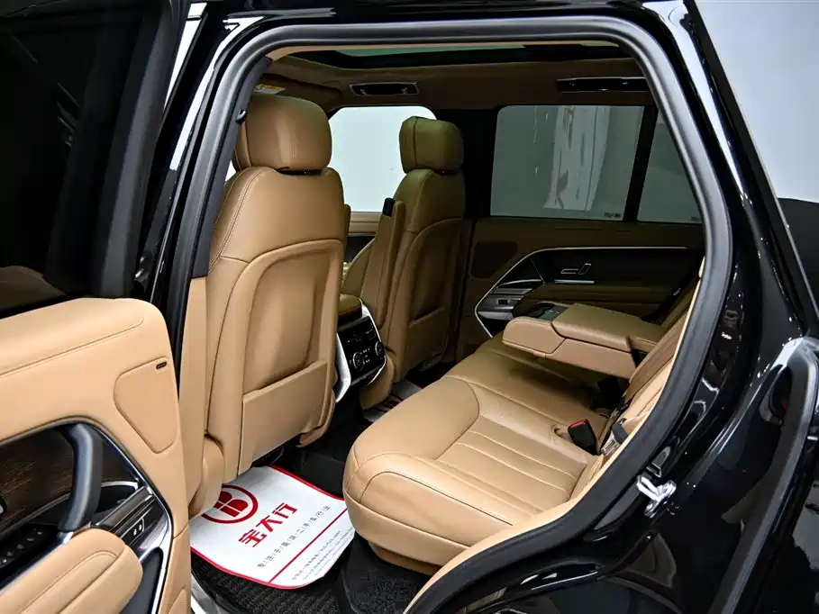 Land Rover Range Rover 2023 3.0 L6 360PS Golden Age Edition фото 13