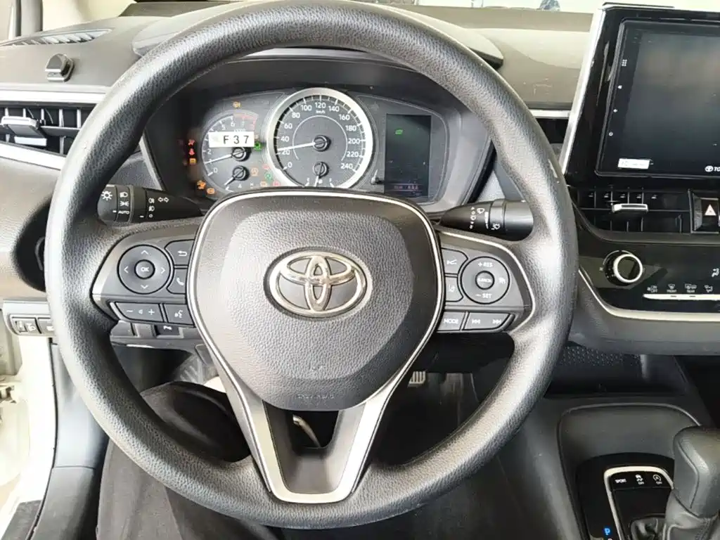 Фото 11 - Toyota Corolla