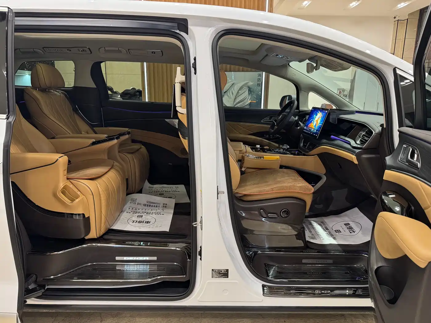 Denza D9 2024 DM-i 980 AWD Prestige фото 16