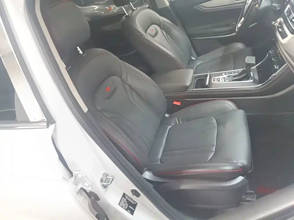 Фото 25 - Changan CS75