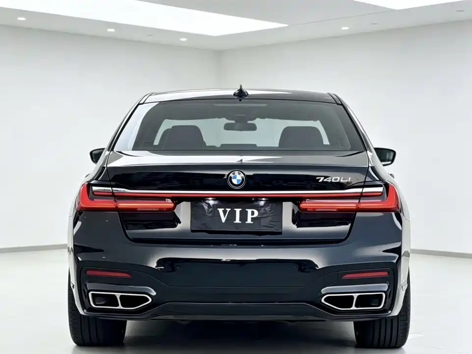 BMW 7-SERIES