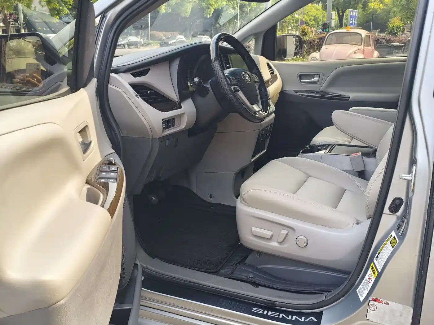 Toyota Sienna 2015 3.5L 2WD LE фото 5