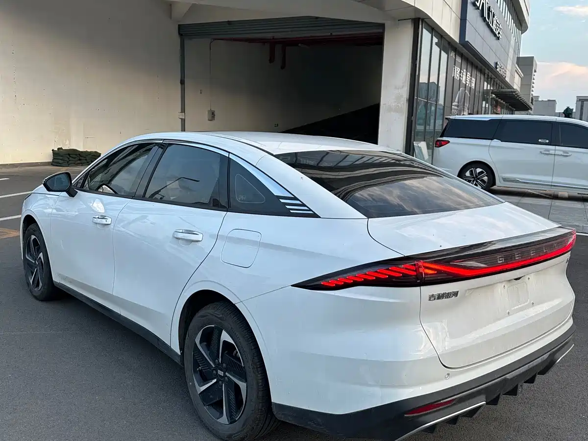 Geely Galaxy Galaxy L6 2025 2025 EM-i 140km Explorer+ Edition