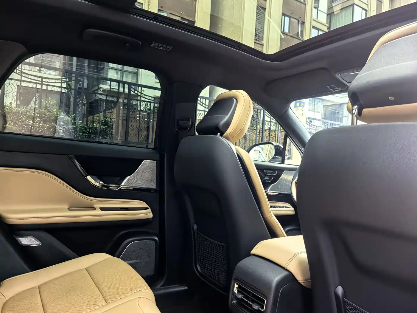 LINCOLN ADVENTURER