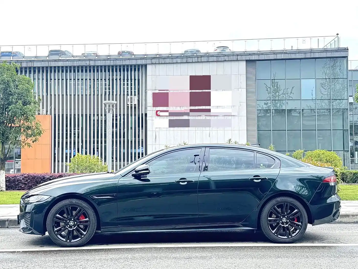 Jaguar XEL 2024 Model 2.0T 250PS R-DYNAMIC S Gloss Black Sport Edition фото 9