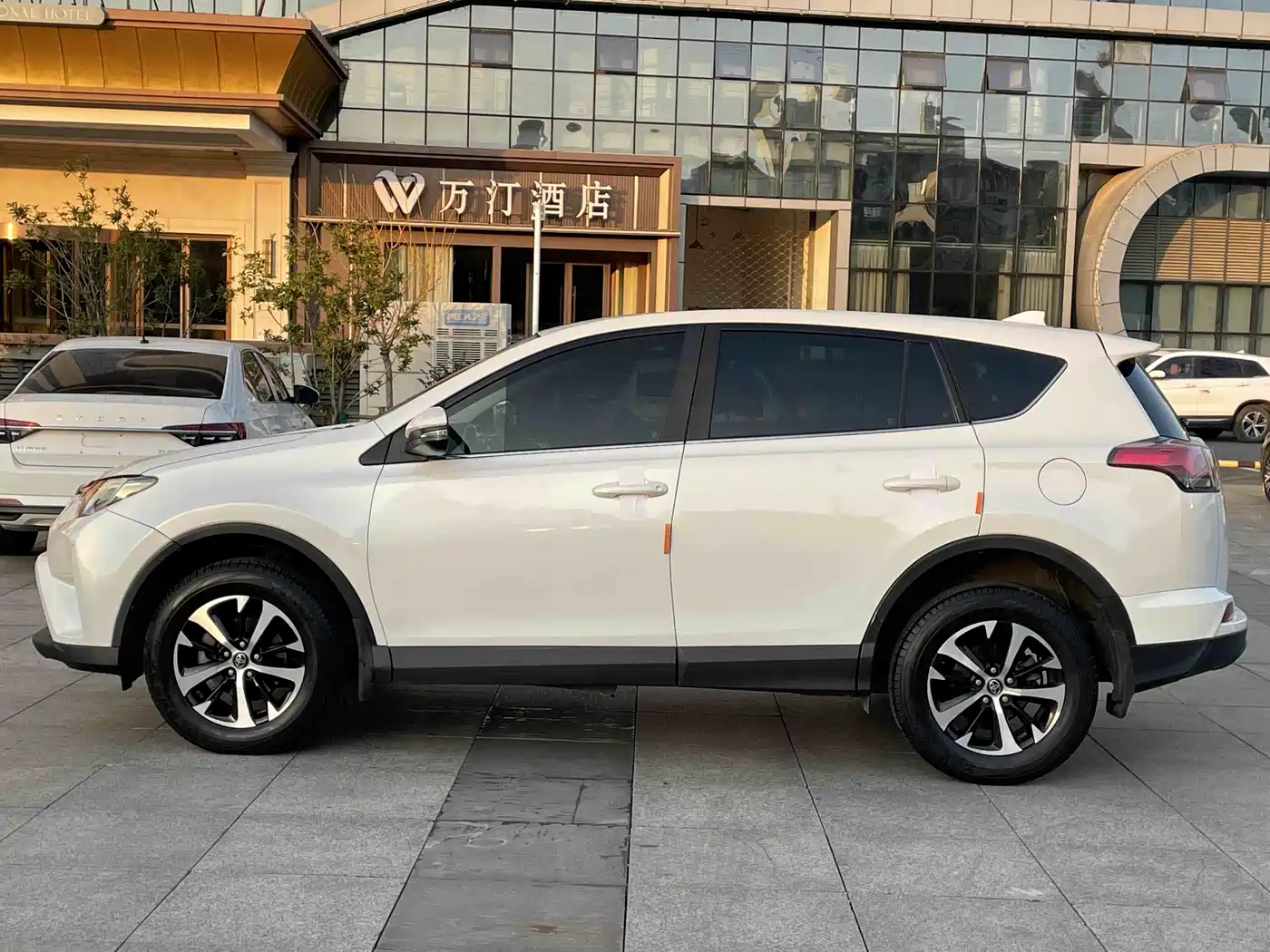 Toyota RAV4 Rongfang 2016 2.0L CVT 2WD Urban (China V) фото 21