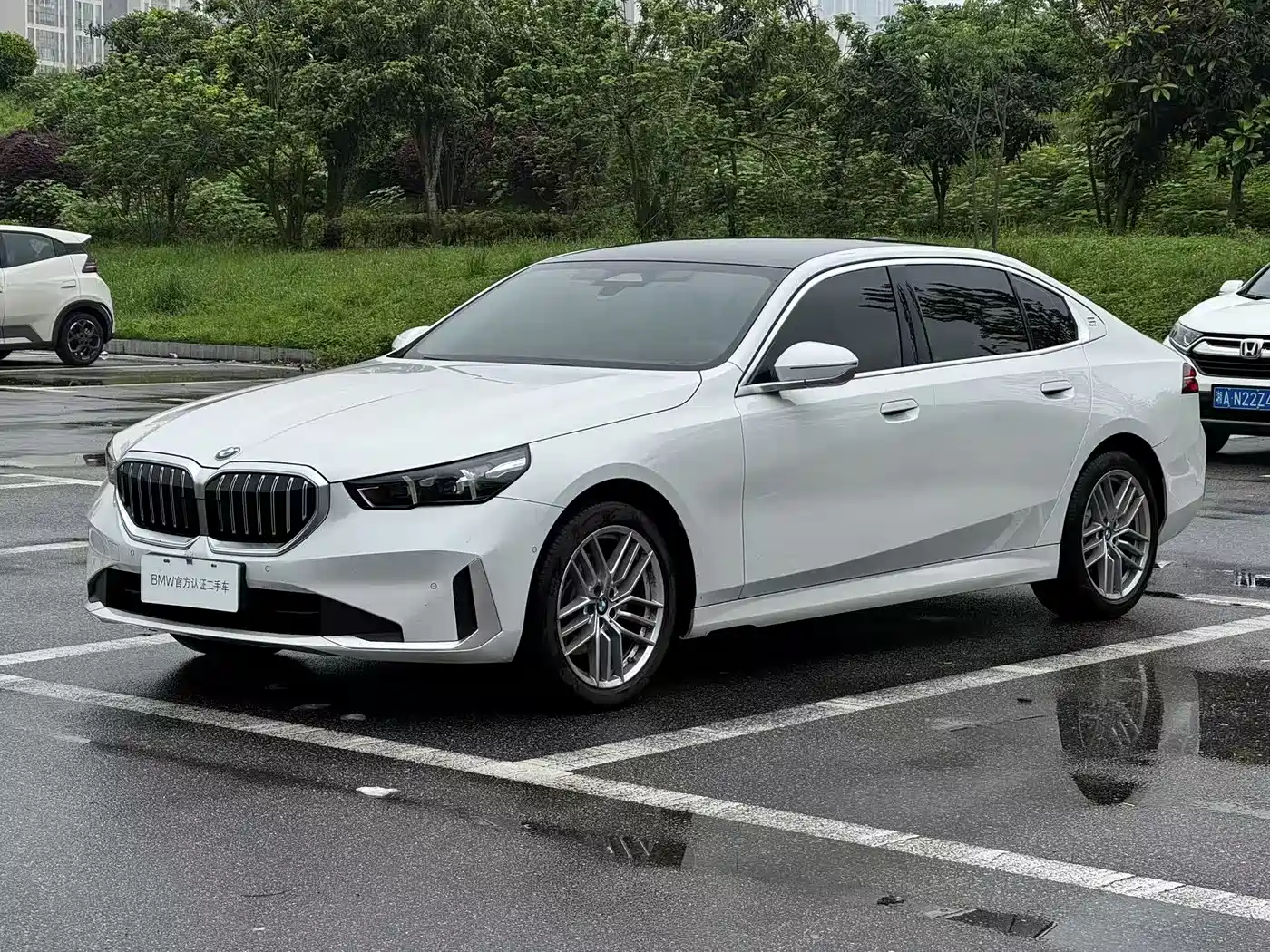 BMW 5 Series 2025 525Li Luxury Package