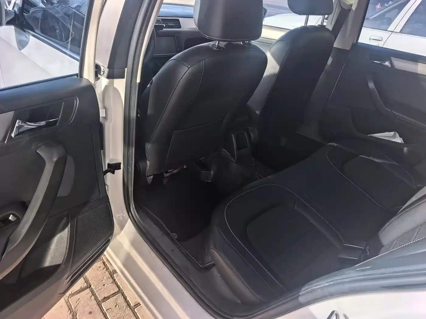 Škoda Skoda Rapid Spaceback 2016 Facelift 1.6L Automatic Innovation Edition фото 12
