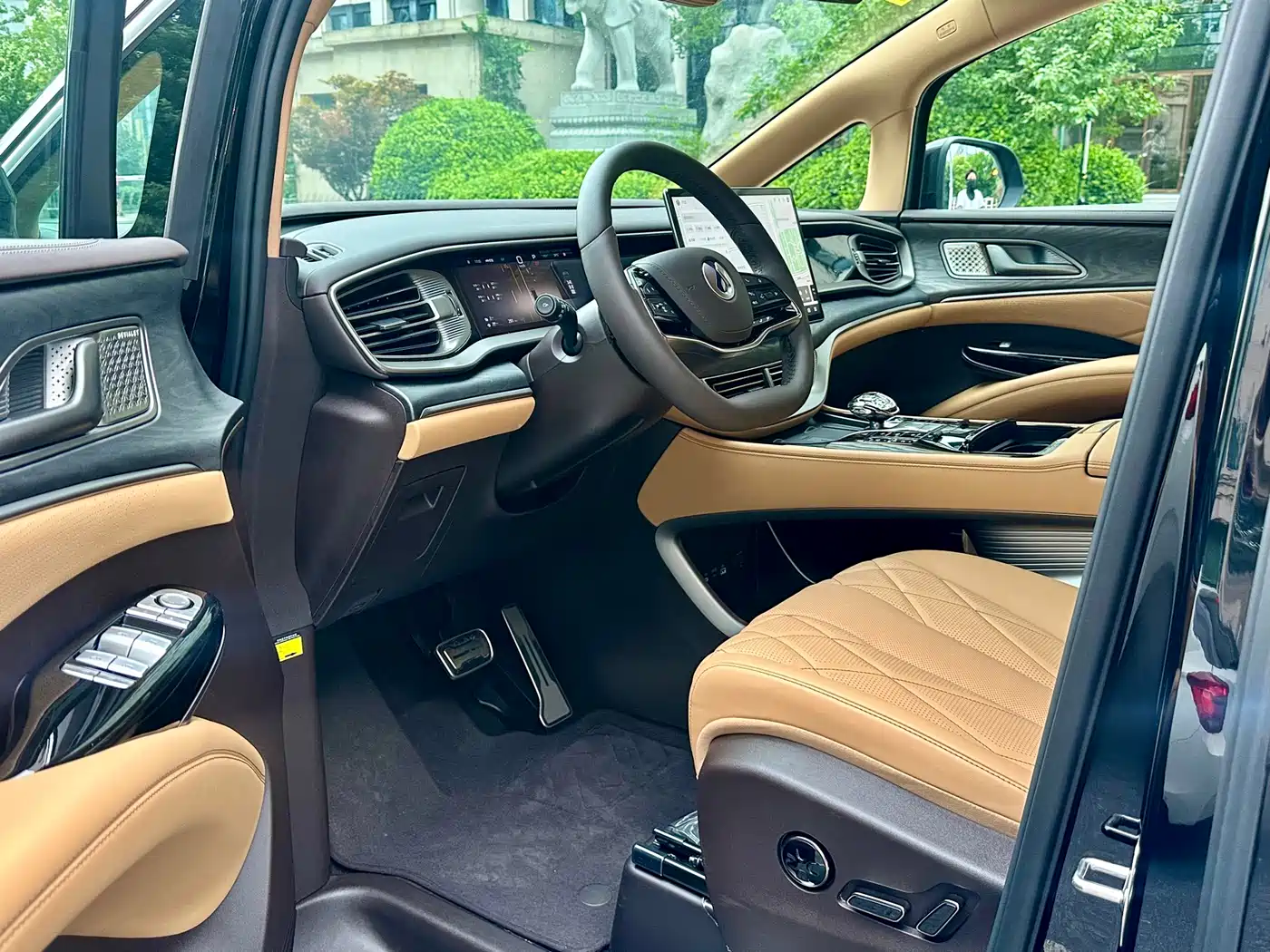 Denza D9 2025 DM-i Smart Drive Edition 1020 AWD Premium фото 6