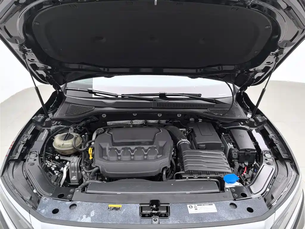 Volkswagen Passat 2024 380TSI Luxury фото 6