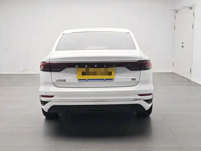 Фото 5 - Geely Emgrand
