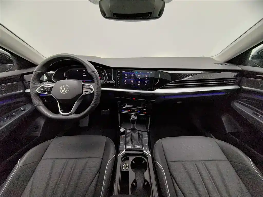 Volkswagen Passat 2024 380TSI Luxury фото 5
