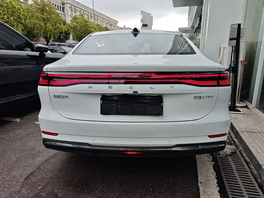 Geely Galaxy Galaxy A7 2025 EM-i 150km Long Voyage Edition фото 4