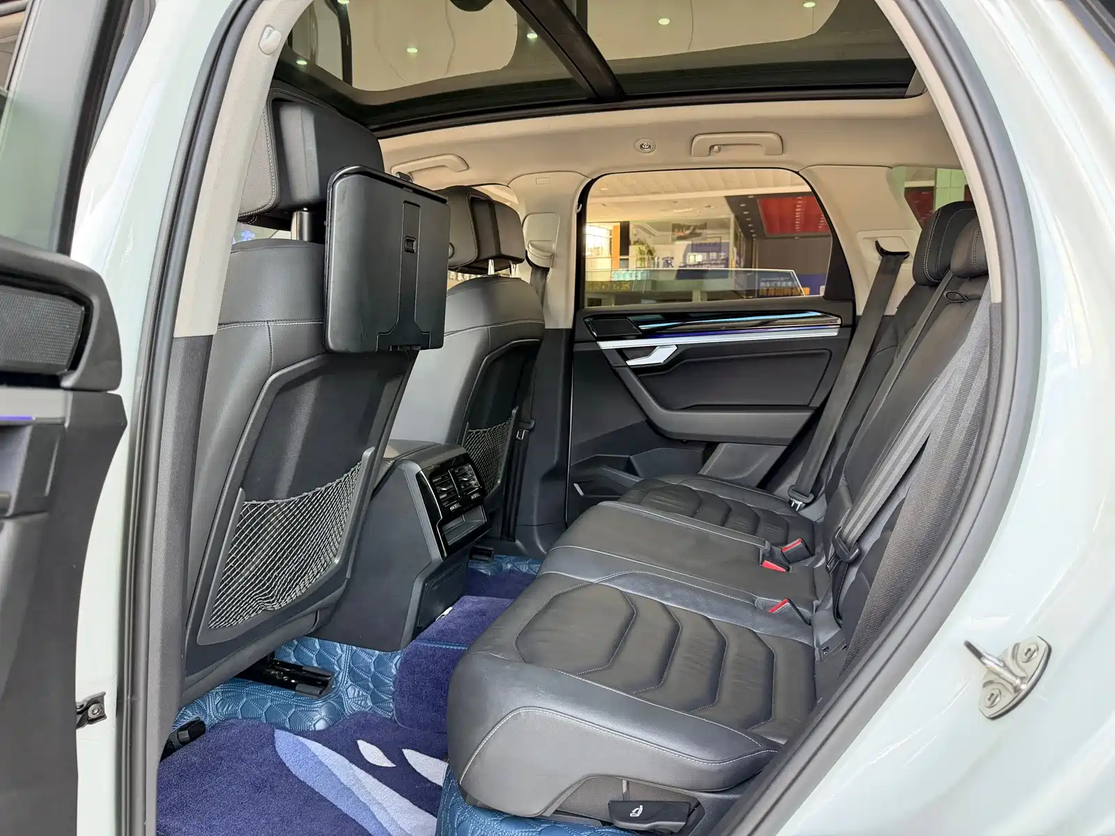 Фото 11 - Volkswagen Touareg