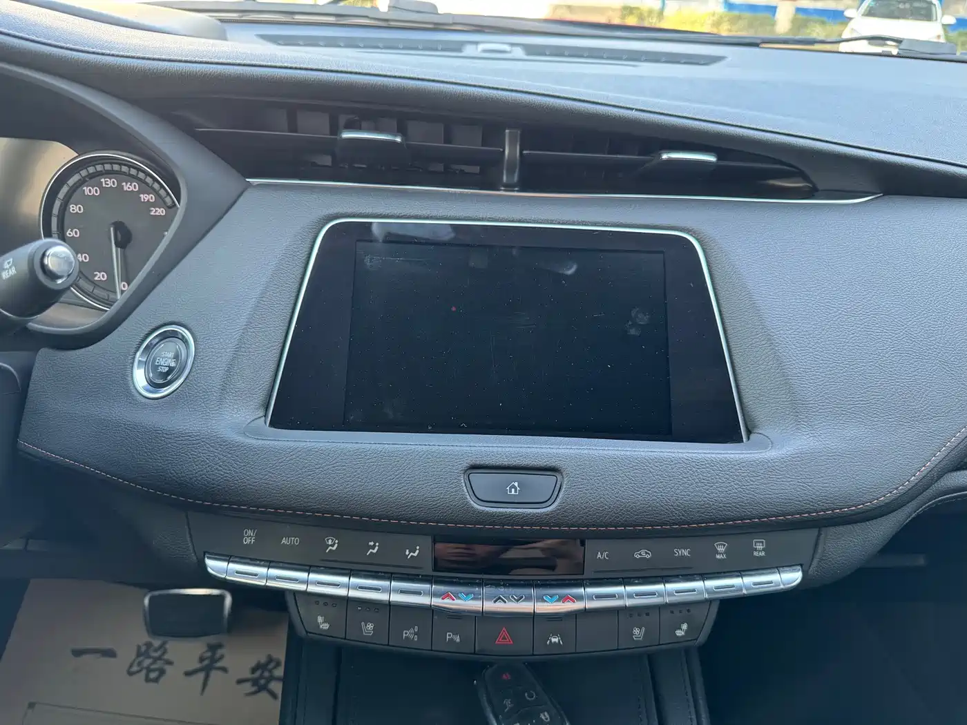 Фото 8 - Cadillac XT4