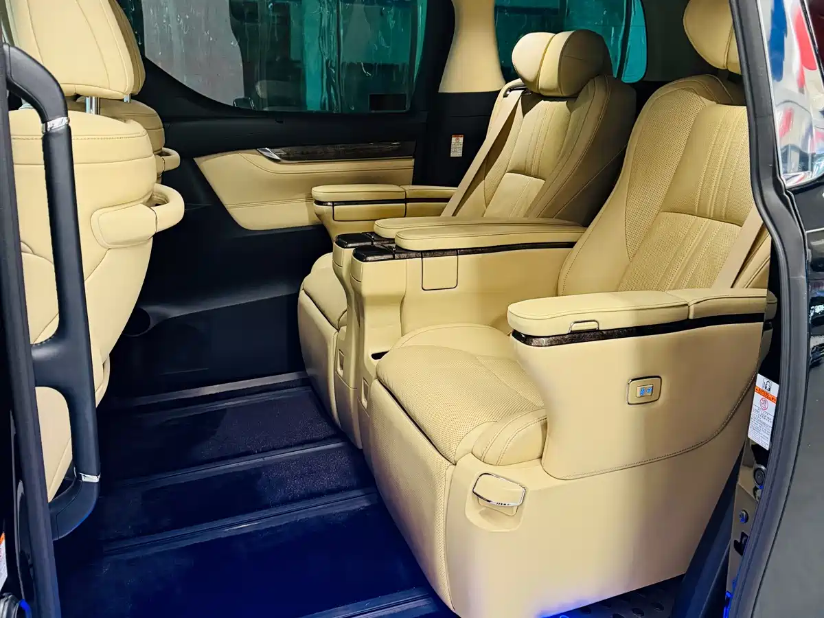 Toyota Vellfire 2021 Crown Hybrid 2.5L HV Premium Edition фото 7