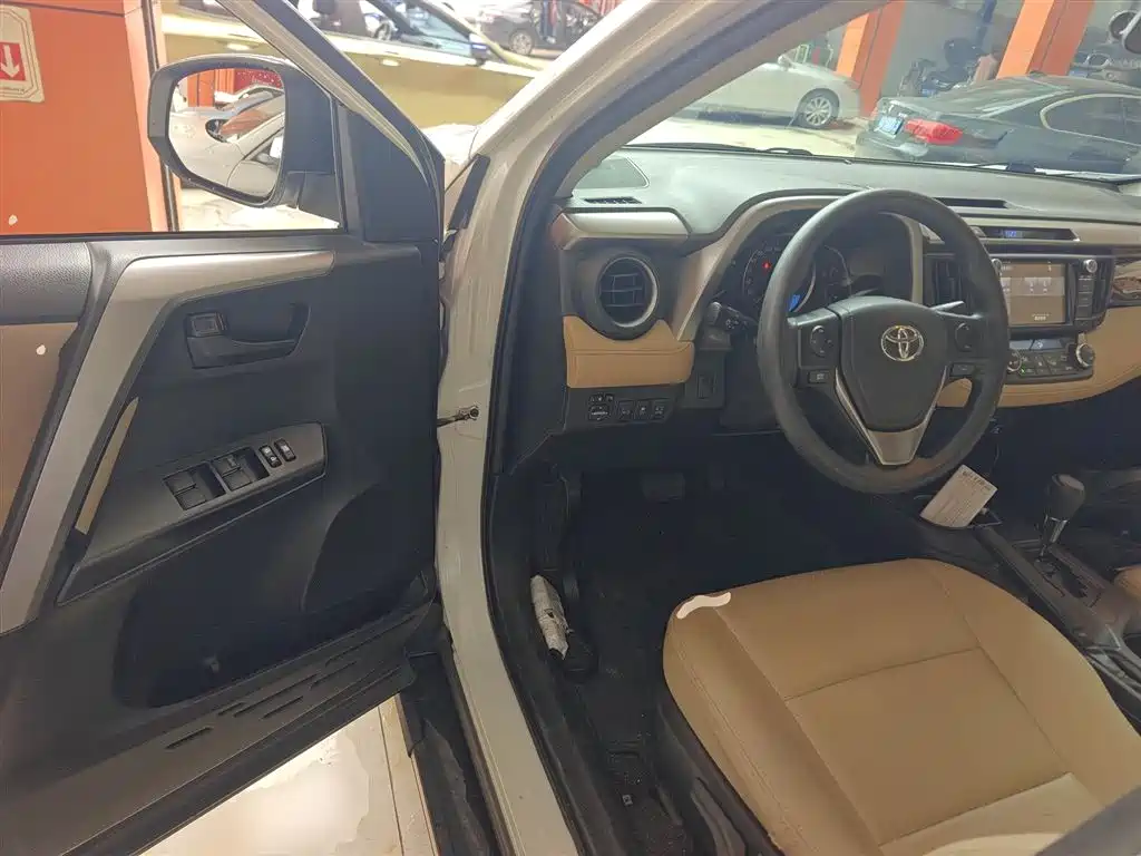 Toyota RAV4 Rongfang 2016 2.0L CVT 2WD Trend (China V) фото 12