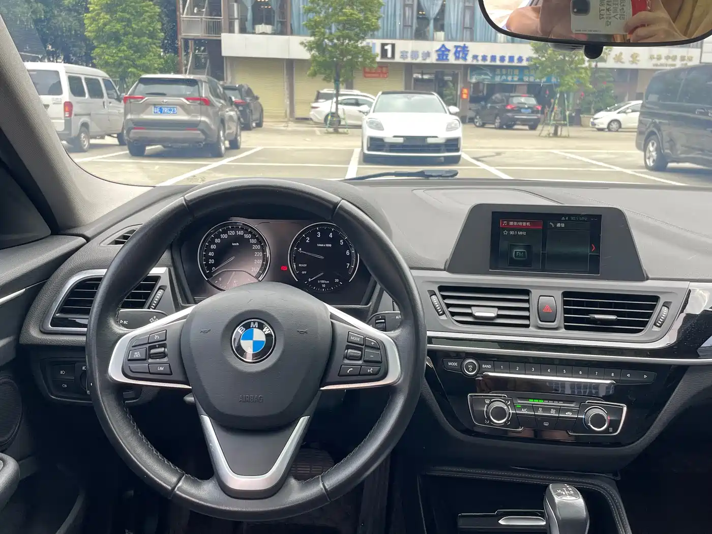 BMW 1 Series 2018 118i Sport Edition фото 24