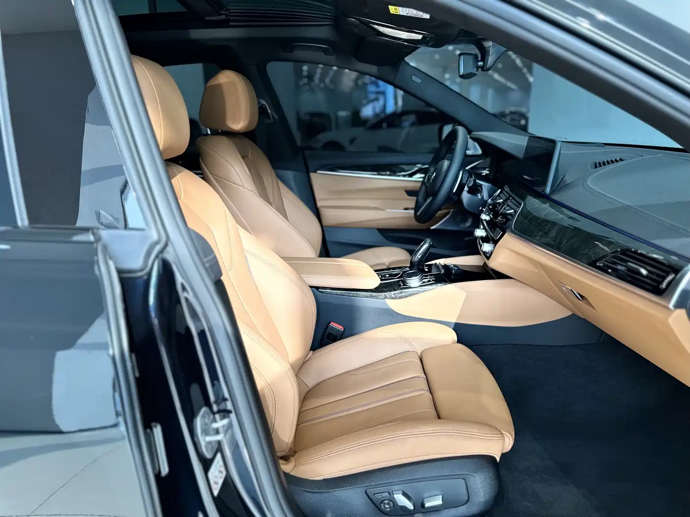 BMW 6 Series GT 2024 630i M Sport Ultimate Package фото 15