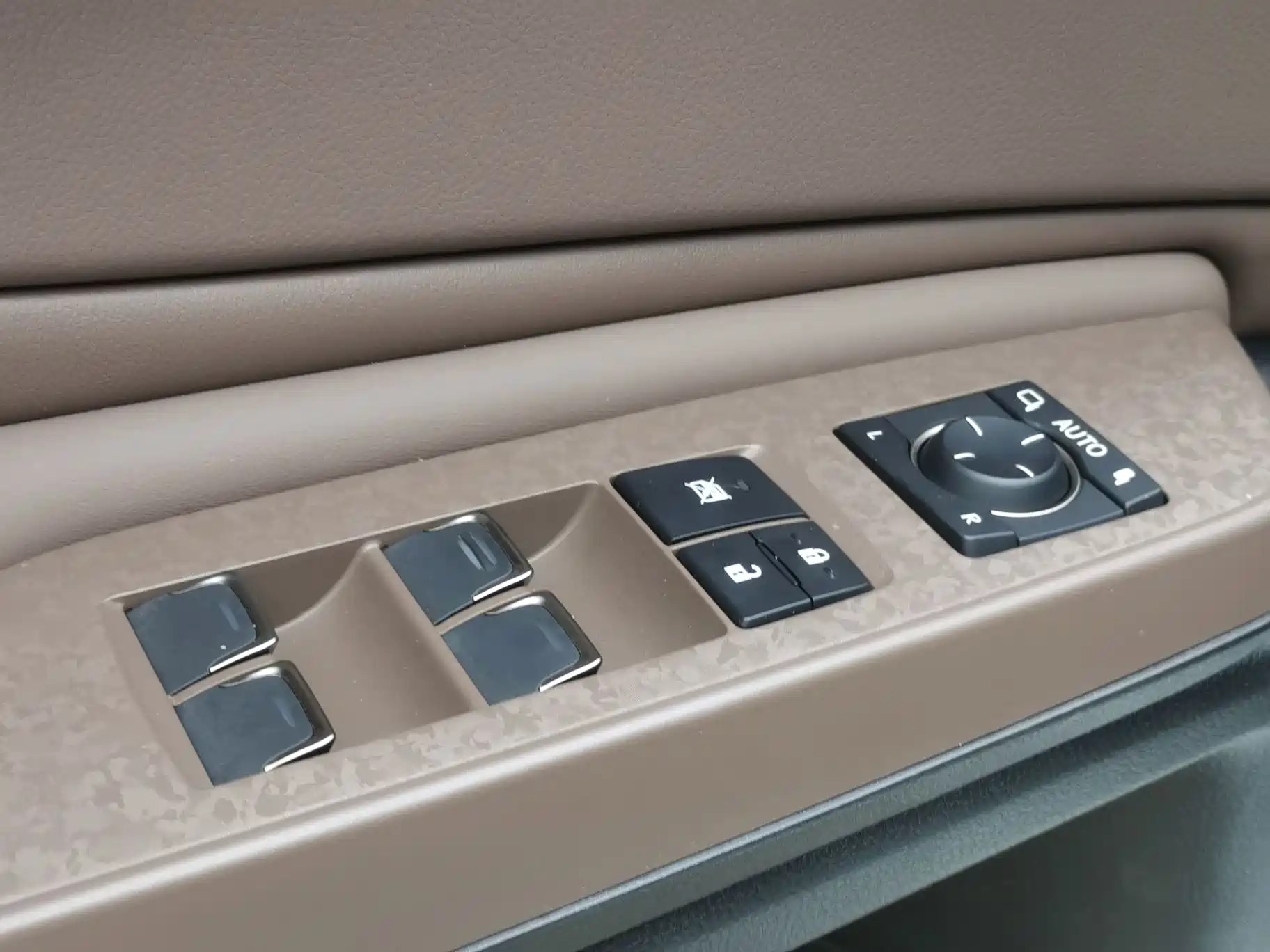 Photo 15 - Lexus ES