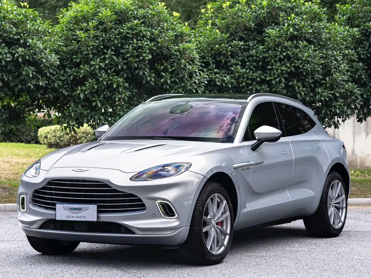Фото 1 - Aston Martin DBX