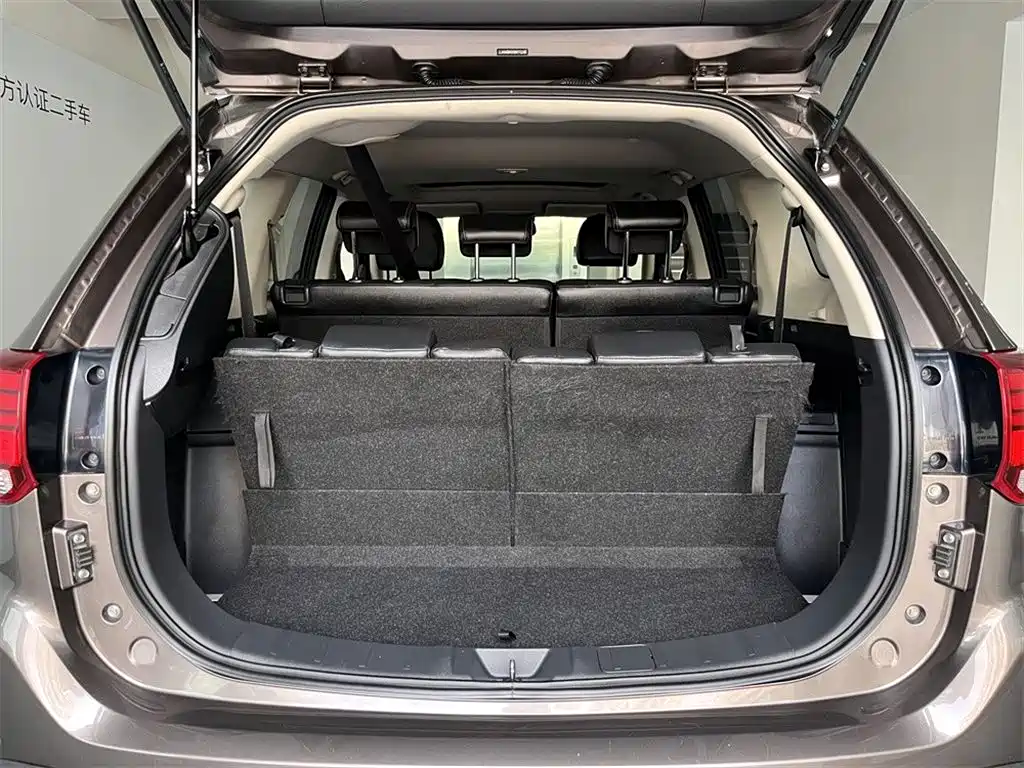 Mitsubishi Outlander 2016 2.4L 4WD Luxury Edition 7-seater фото 9