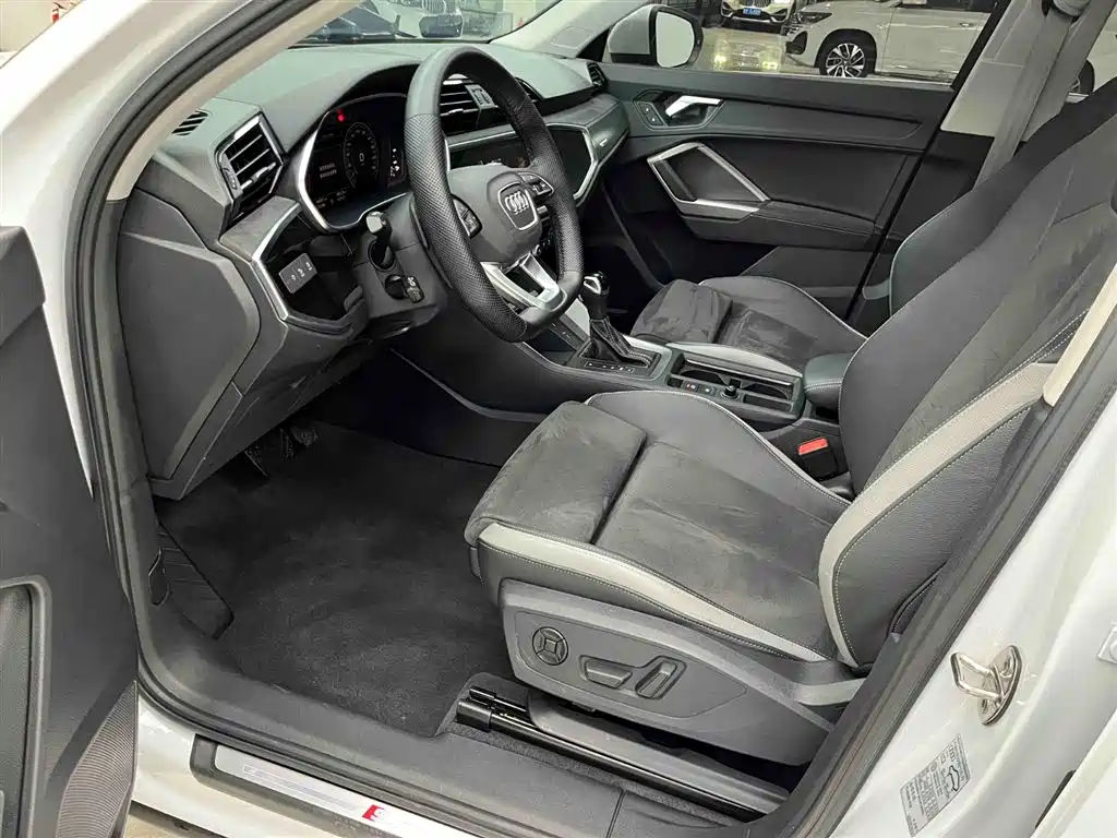 Audi Q3 2022 35 TFSI Fashion Dynamic фото 9