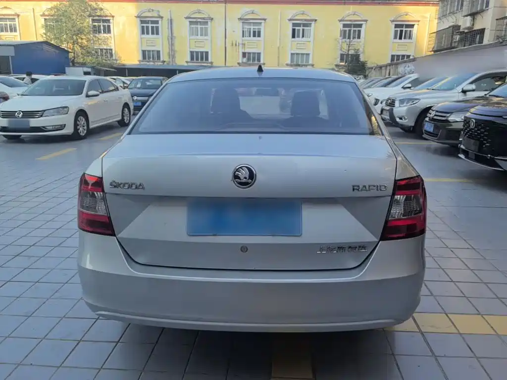 Фото 6 - Škoda Rapid