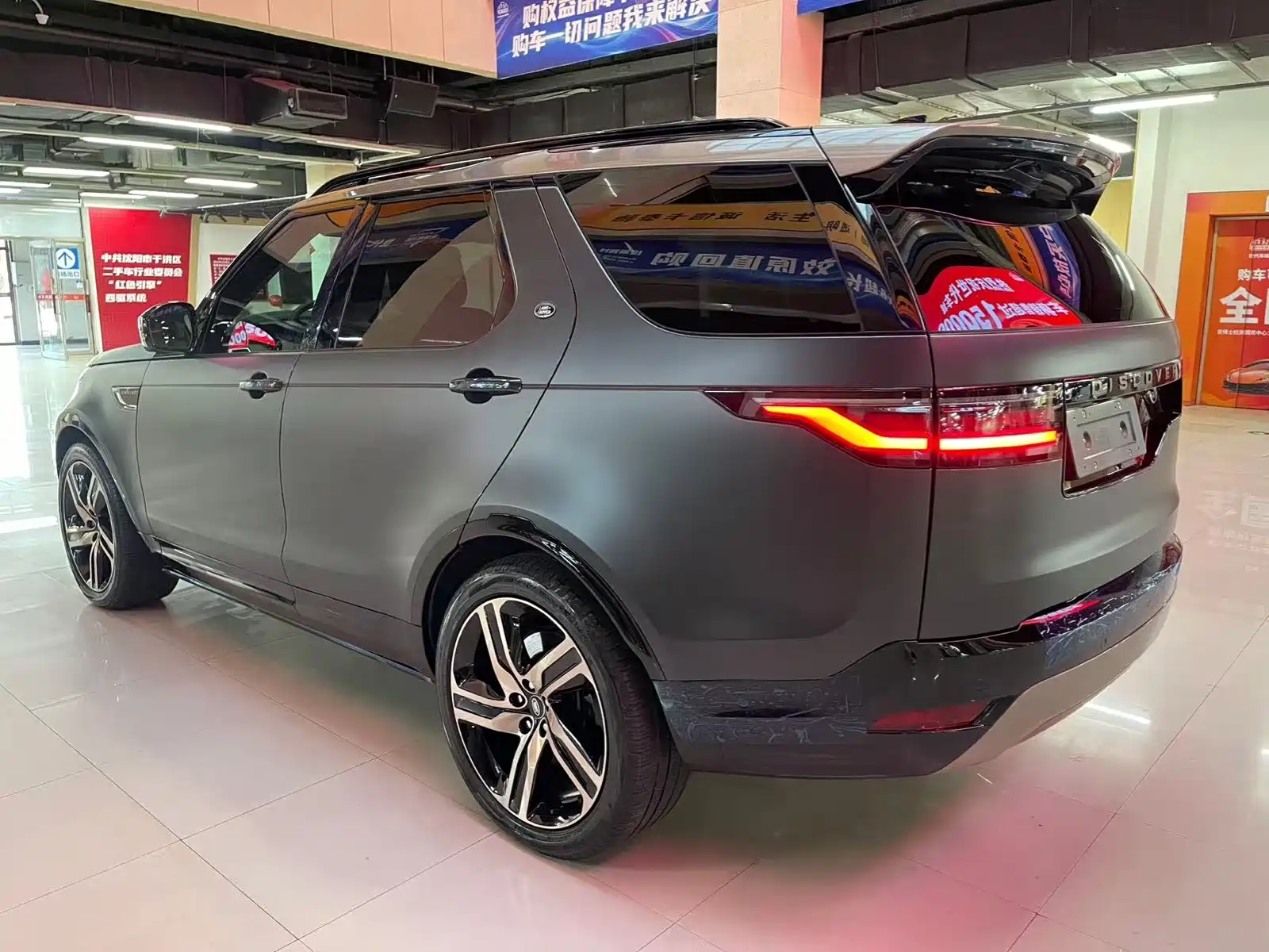 Фото 13 - Land Rover Discovery